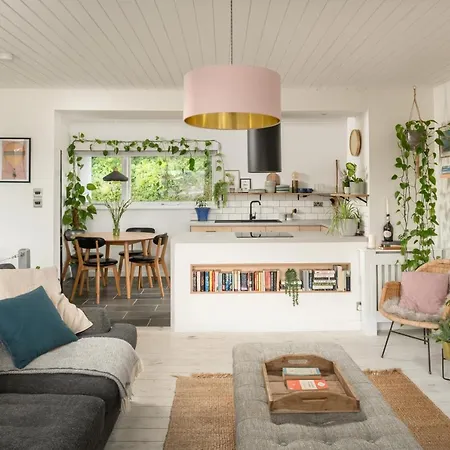 Number 4 - Stylish 1 Bedroom House In Truro, Cornwall