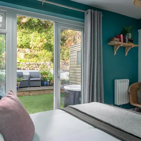 Number 4 - Stylish 1 Bedroom House In Truro, Cornwall