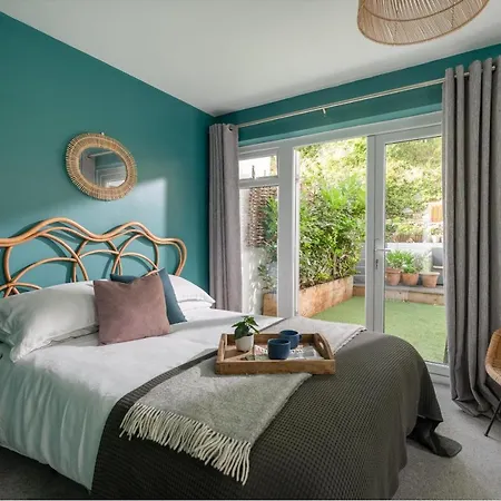Number 4 - Stylish 1 Bedroom House In Truro, Cornwall *